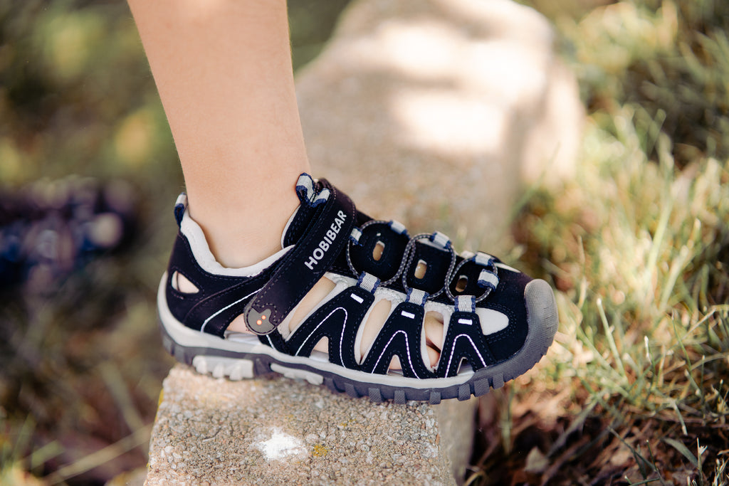 Sandales pour enfants : allier confort et style pour les aventures estivales