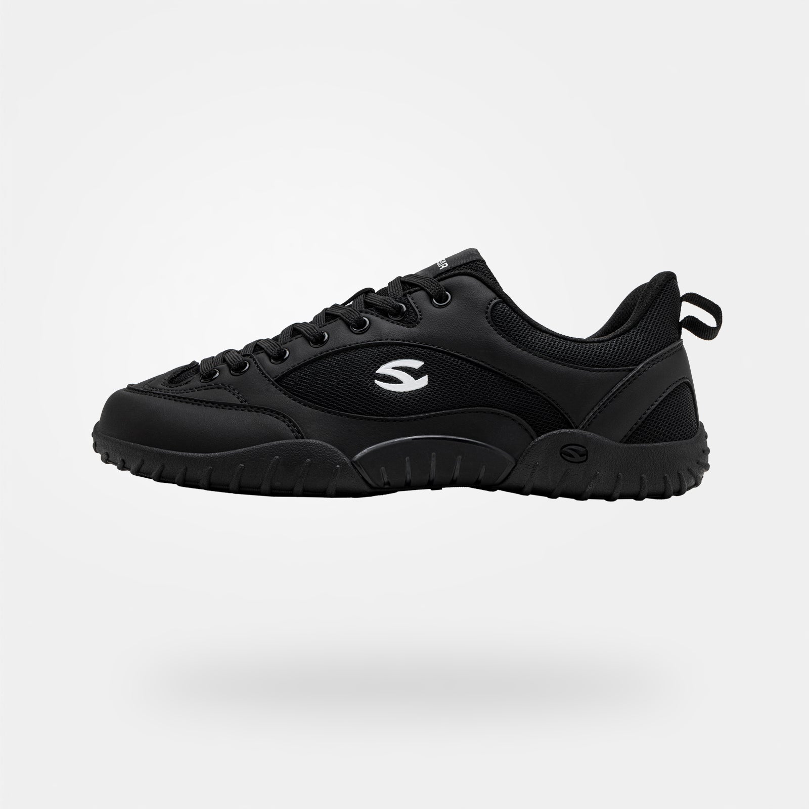 Tundra - Wide Toe Sneakers